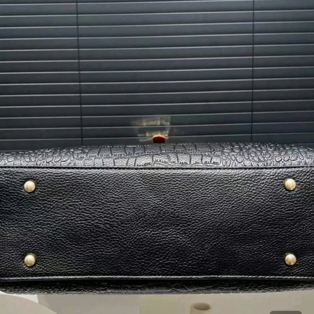 Classic Croc-Texture Tote Bag - Black & Tan - Picture 6 of 9